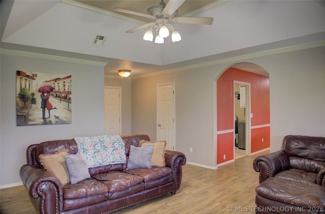 1102 E 146th Place S, Glenpool, OK 74033