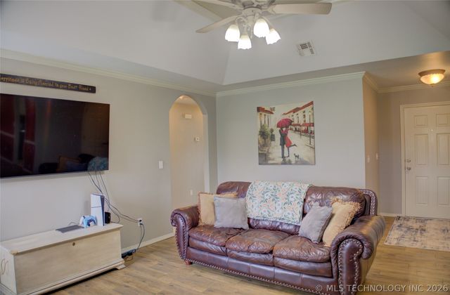 1102 E 146th Place S, Glenpool, OK 74033
