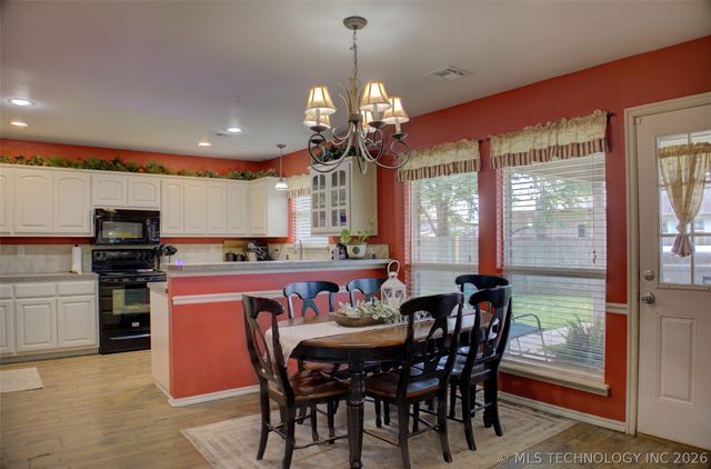 1102 E 146th Place S, Glenpool, OK 74033