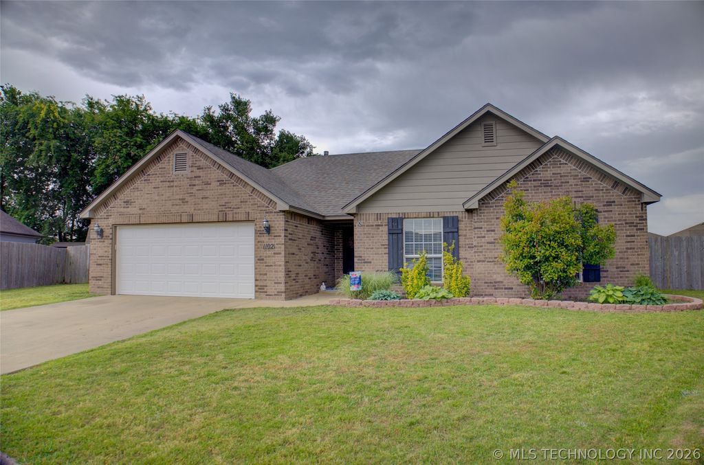 1102 E 146th Place S, Glenpool, OK 74033