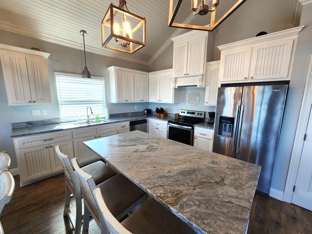 238 E Central, Grand Isle, LA 70358