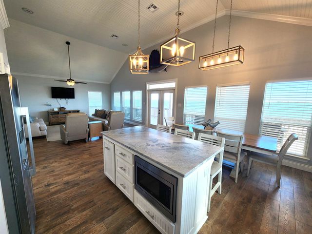 238 E Central, Grand Isle, LA 70358