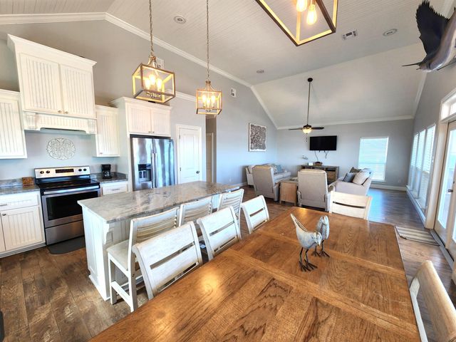 238 E Central, Grand Isle, LA 70358