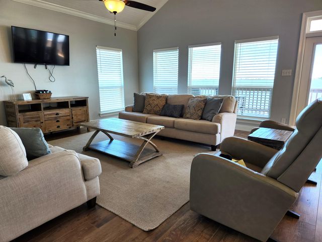 238 E Central, Grand Isle, LA 70358