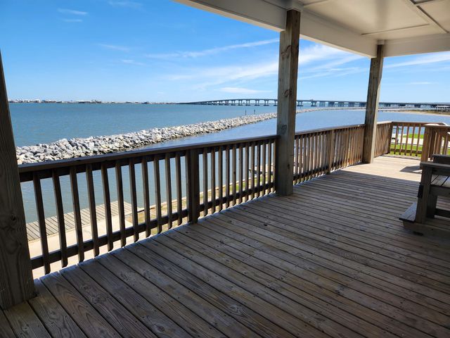 238 E Central, Grand Isle, LA 70358