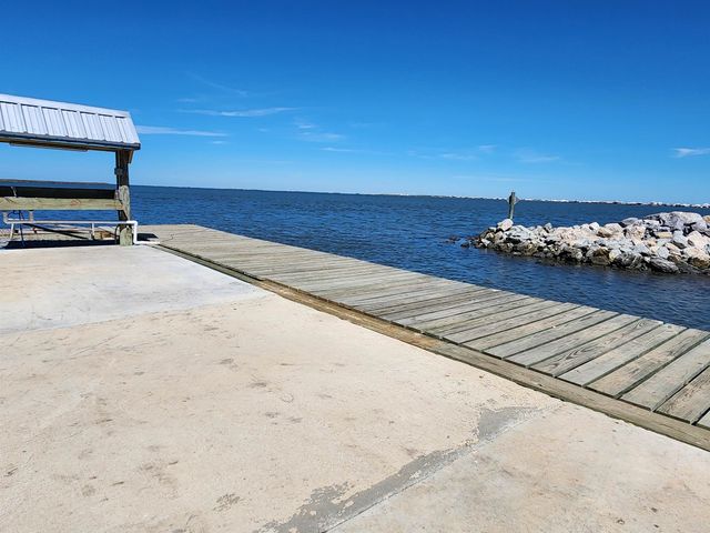 238 E Central, Grand Isle, LA 70358