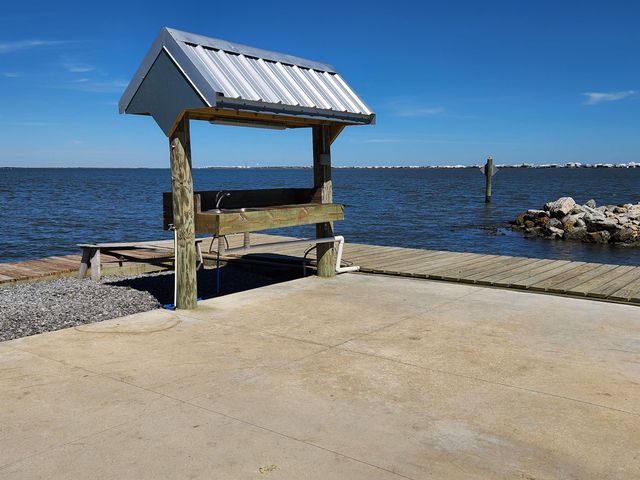 238 E Central, Grand Isle, LA 70358