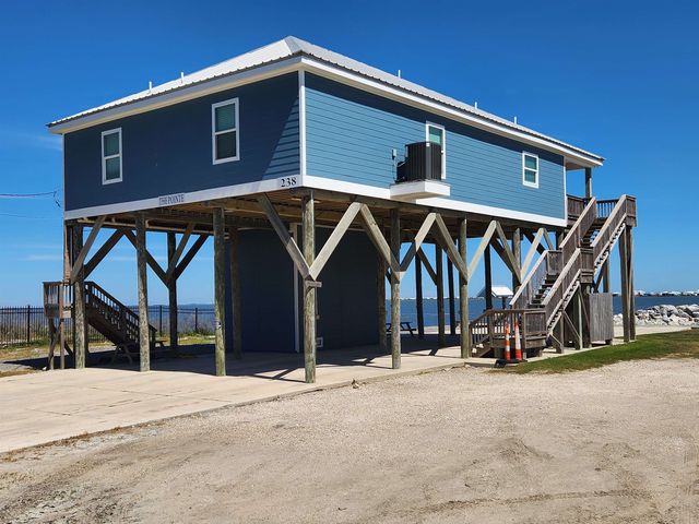 238 E Central, Grand Isle, LA 70358