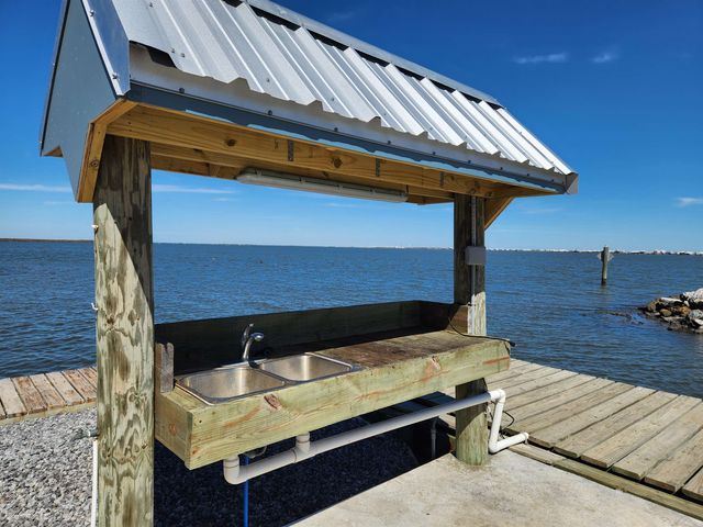 238 E Central, Grand Isle, LA 70358