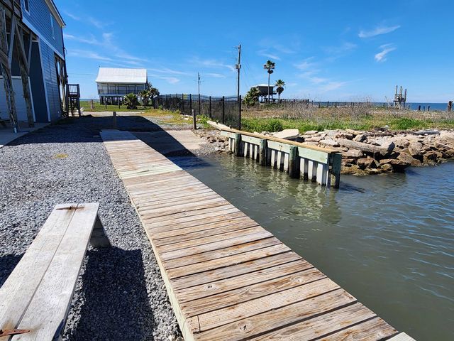 238 E Central, Grand Isle, LA 70358