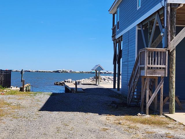 238 E Central, Grand Isle, LA 70358