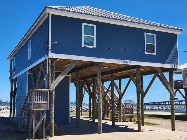 238 E Central, Grand Isle, LA 70358