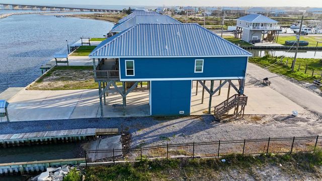 238 E Central, Grand Isle, LA 70358