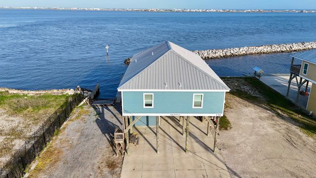 238 E Central, Grand Isle, LA 70358