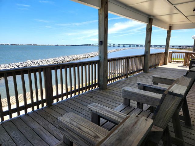 238 E Central, Grand Isle, LA 70358