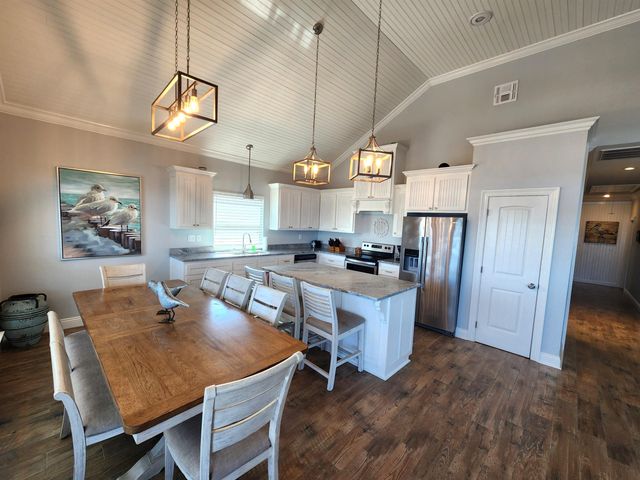 238 E Central, Grand Isle, LA 70358