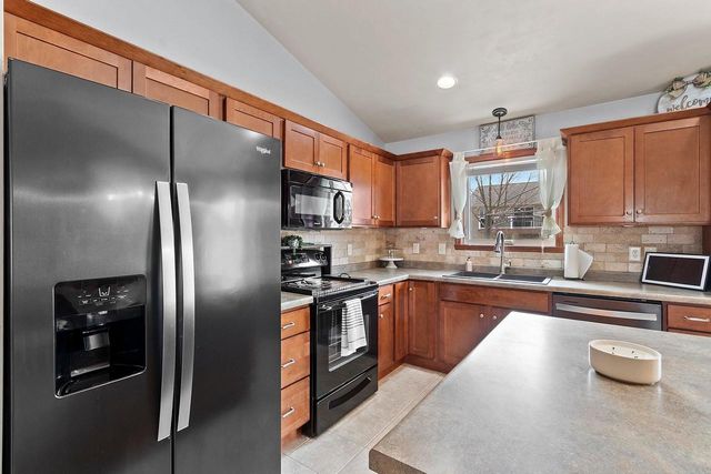 364 WOODEN SHOE CIRCLE, Kaukauna, WI 54130