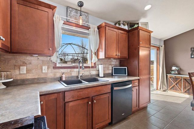 364 WOODEN SHOE CIRCLE, Kaukauna, WI 54130