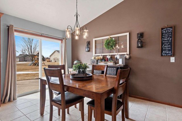 364 WOODEN SHOE CIRCLE, Kaukauna, WI 54130