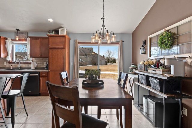 364 WOODEN SHOE CIRCLE, Kaukauna, WI 54130