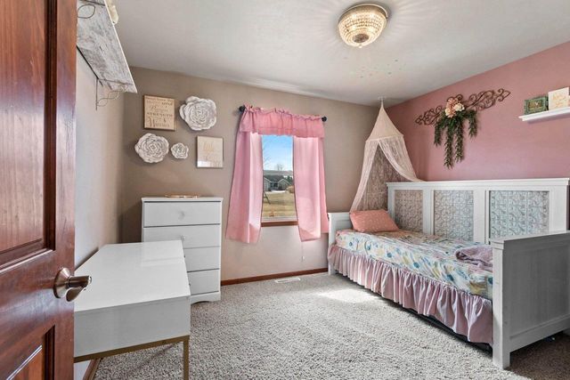 364 WOODEN SHOE CIRCLE, Kaukauna, WI 54130