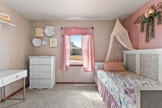 364 WOODEN SHOE CIRCLE, Kaukauna, WI 54130