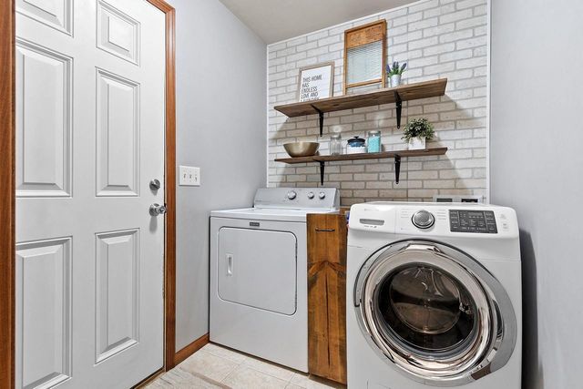 364 WOODEN SHOE CIRCLE, Kaukauna, WI 54130