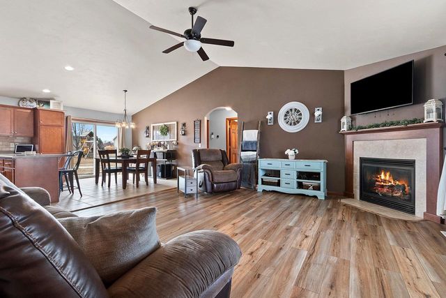 364 WOODEN SHOE CIRCLE, Kaukauna, WI 54130