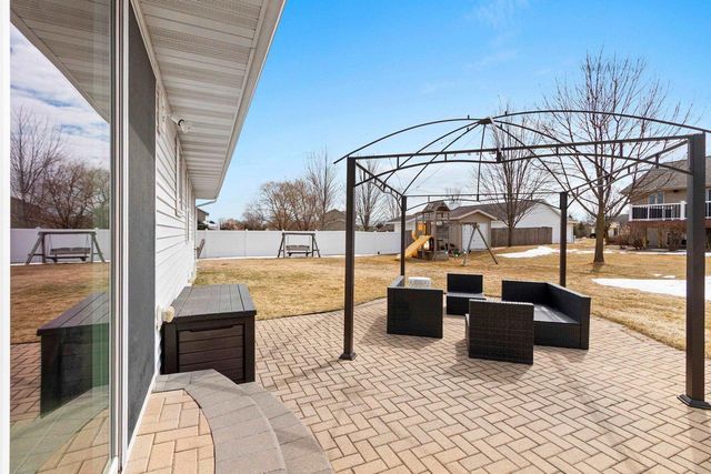364 WOODEN SHOE CIRCLE, Kaukauna, WI 54130