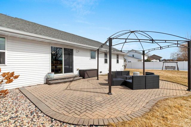 364 WOODEN SHOE CIRCLE, Kaukauna, WI 54130