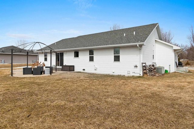 364 WOODEN SHOE CIRCLE, Kaukauna, WI 54130