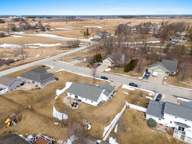 364 WOODEN SHOE CIRCLE, Kaukauna, WI 54130