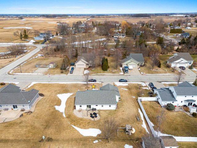 364 WOODEN SHOE CIRCLE, Kaukauna, WI 54130