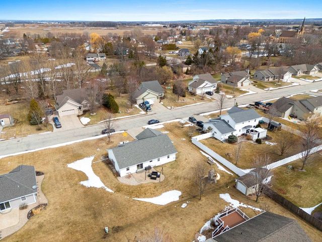 364 WOODEN SHOE CIRCLE, Kaukauna, WI 54130
