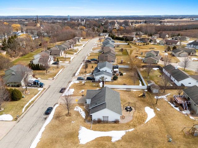 364 WOODEN SHOE CIRCLE, Kaukauna, WI 54130