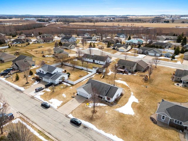 364 WOODEN SHOE CIRCLE, Kaukauna, WI 54130