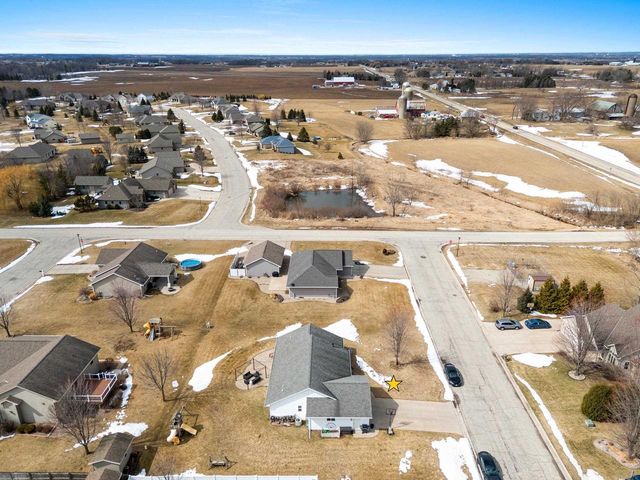 364 WOODEN SHOE CIRCLE, Kaukauna, WI 54130