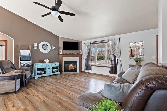 364 WOODEN SHOE CIRCLE, Kaukauna, WI 54130