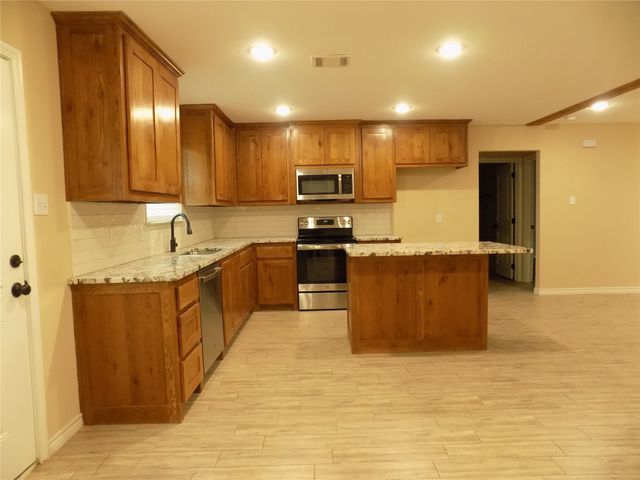 2007 Brown Loop, Poolville, TX 76487