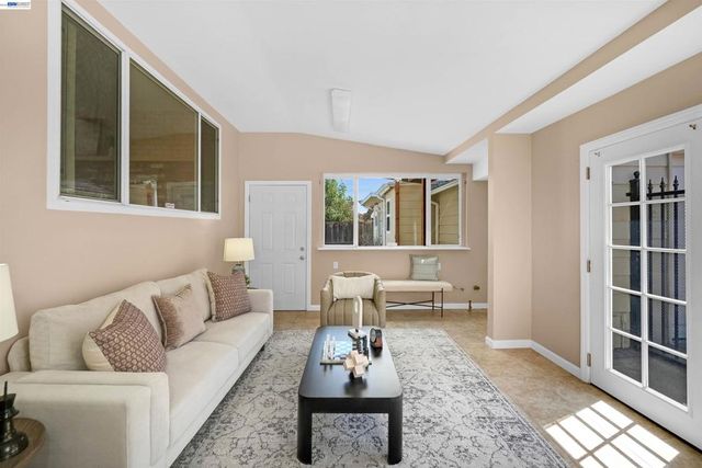 2016 Bancroft Ave, San Leandro, CA 94577