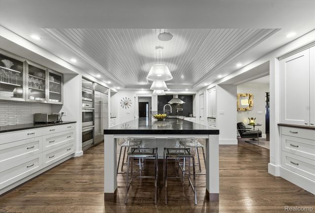 3390 Burning Bush Road, Bloomfield Hills, MI 48301