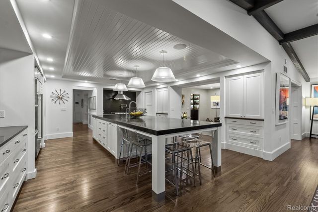 3390 Burning Bush Road, Bloomfield Hills, MI 48301