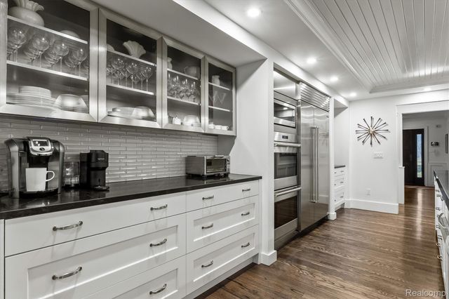 3390 Burning Bush Road, Bloomfield Hills, MI 48301
