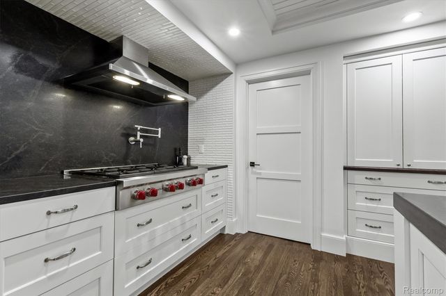 3390 Burning Bush Road, Bloomfield Hills, MI 48301