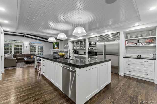 3390 Burning Bush Road, Bloomfield Hills, MI 48301