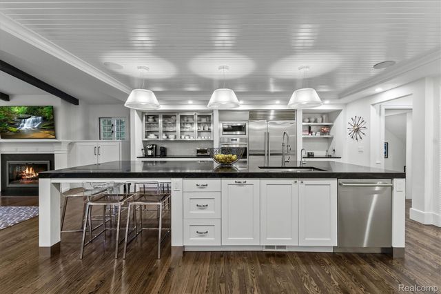 3390 Burning Bush Road, Bloomfield Hills, MI 48301