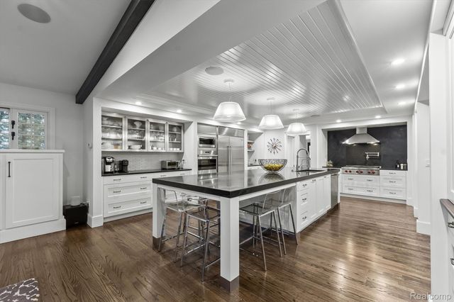 3390 Burning Bush Road, Bloomfield Hills, MI 48301