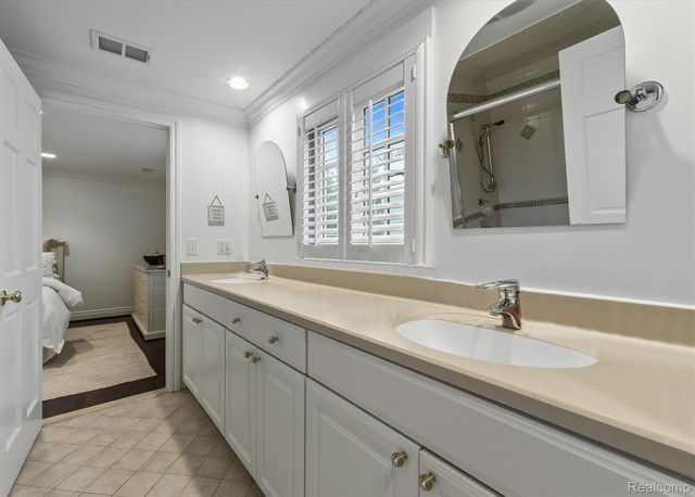 3390 Burning Bush Road, Bloomfield Hills, MI 48301