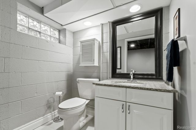 3390 Burning Bush Road, Bloomfield Hills, MI 48301