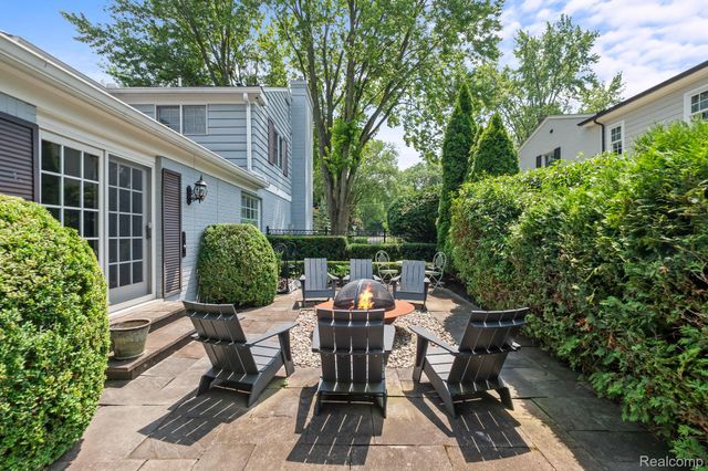 3390 Burning Bush Road, Bloomfield Hills, MI 48301